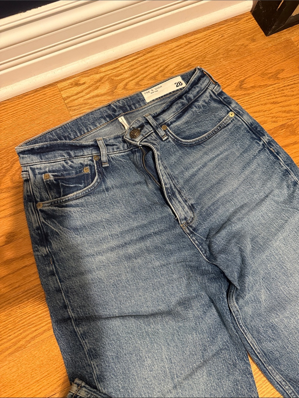 Never been worn rag & bone Shea High Rise Relaxed Straight Leg Jeans in Everly - Picture 3 of 5